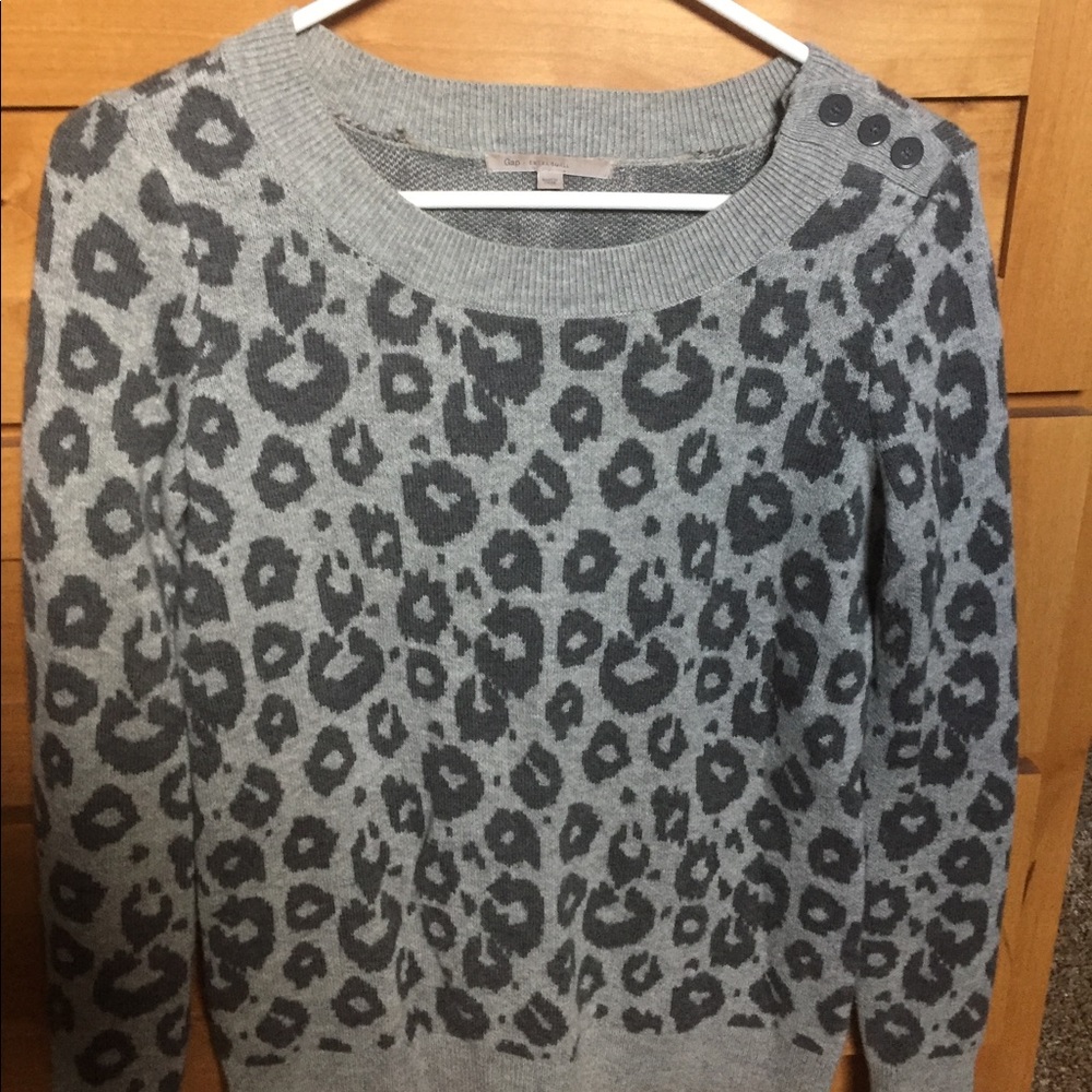 Gap sweater